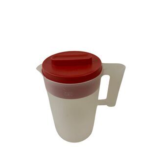 Rubbermaid 1 gal Simply Pour plastic pitcher red lid